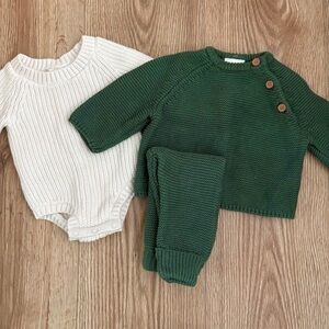 Baby (0-3 months) sweater bundle